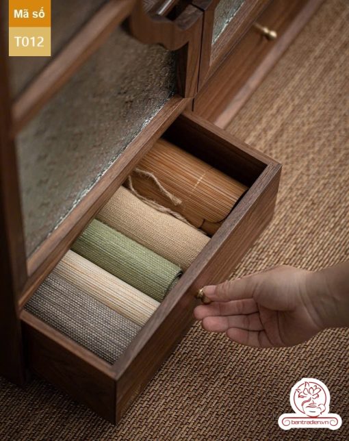 Tủ kệ trà kết hợp bàn pha trà, trưng bày ấm chén dụng cụ trà trang trí không gian trà đạo. Tủ kệ trà dùng trang trí trong phòng khách. Tủ kệ trưng bày ấm chén dụng cụ trà đa năng T012