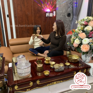 Thực tế phòng khách tư gia, bàn trà điện cao cấp tân cổ điển vex vàng L6228